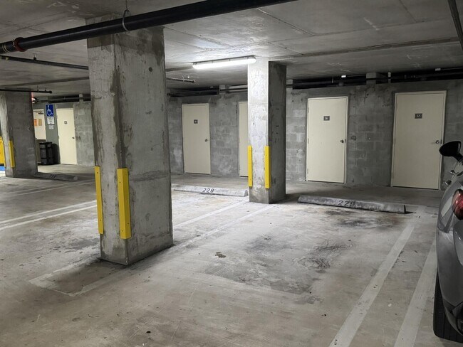 Building Photo - 600 S Dixie Hwy
