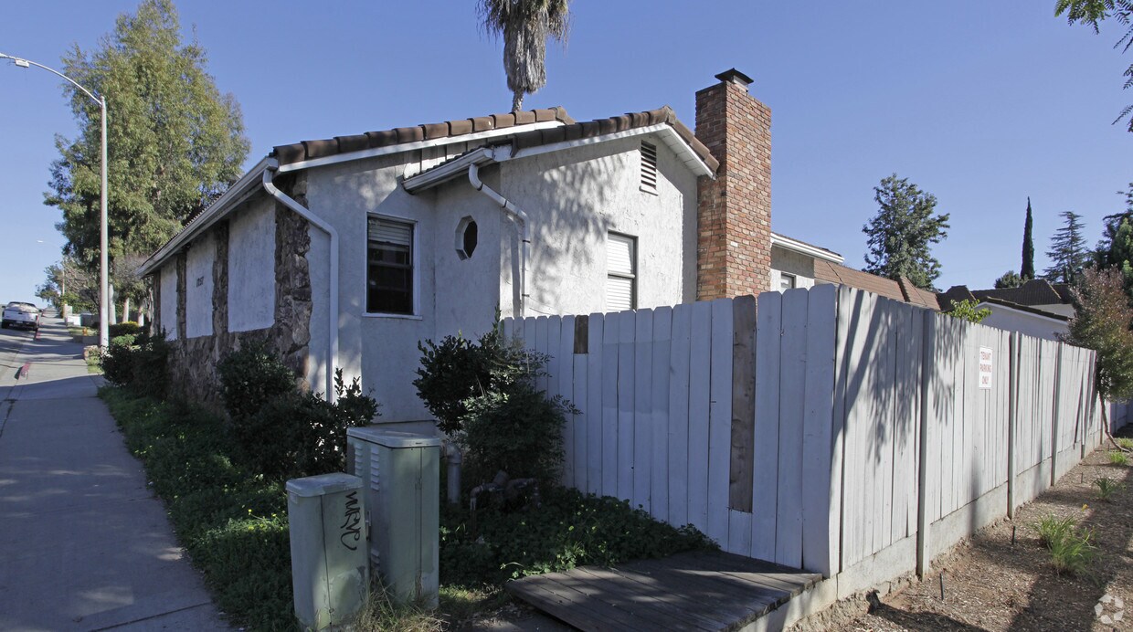 Building Photo - 1257 E Grand Ave