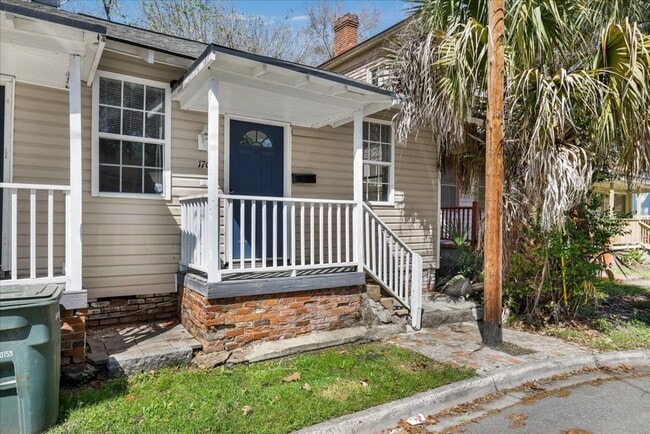 Building Photo - 1709 Le Grand St