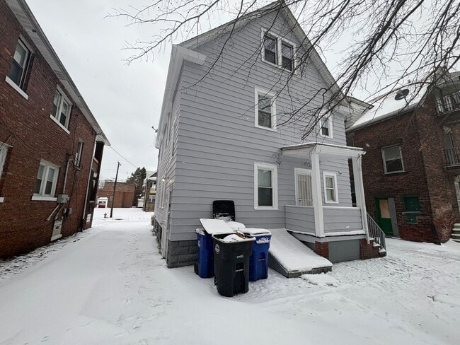 Building Photo - 15624 Halliday Ave