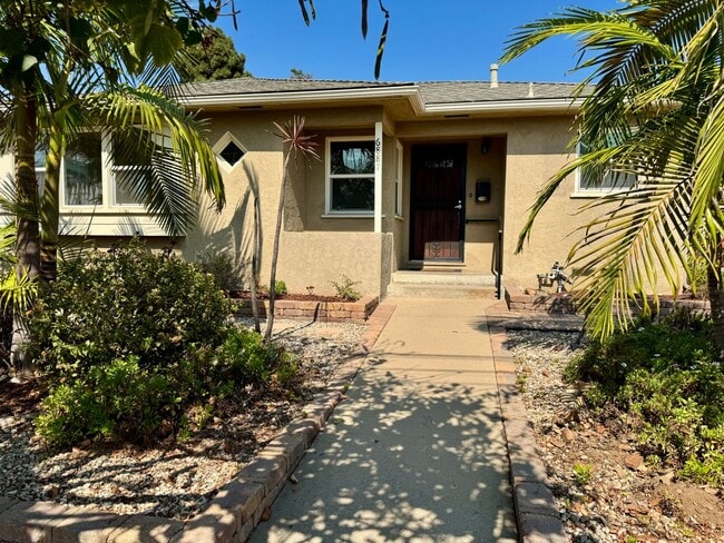 Building Photo - Beautiful House in Allied Gardens!