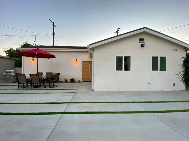 Frente - 5329 Willis Ave