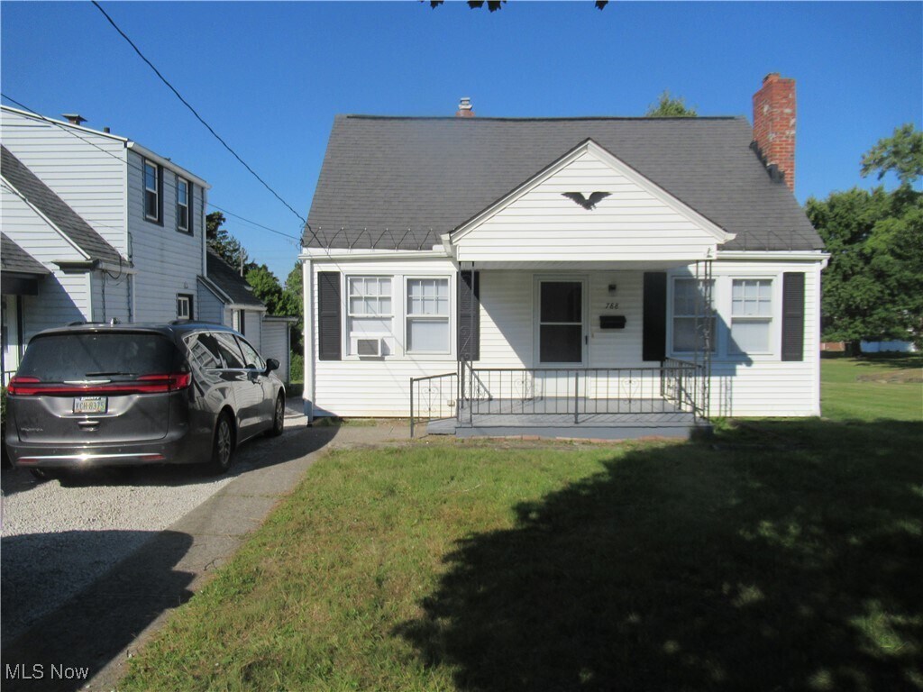 788 Mc Kinley Ave Bedford, OH 44146 – photo 1 of 32
