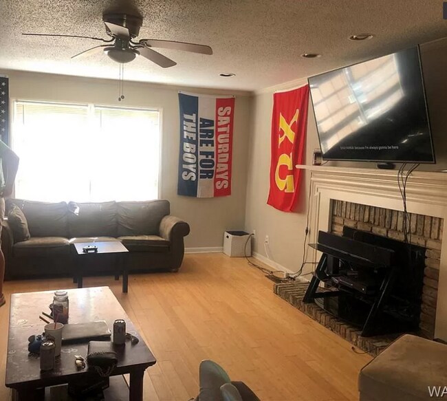 Foto del edificio - 1414 Caplewood Dr
