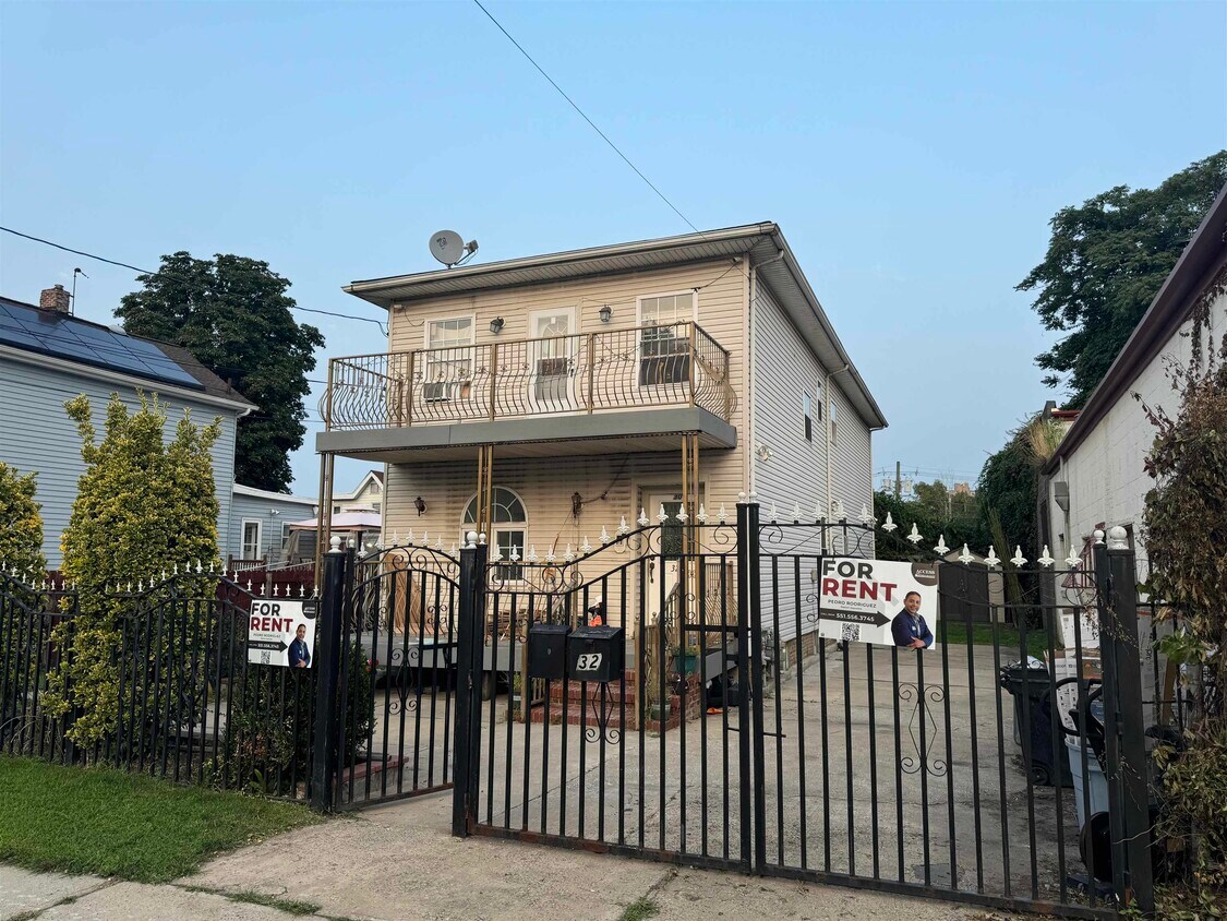 Foto principal - 32 Lewis Ave