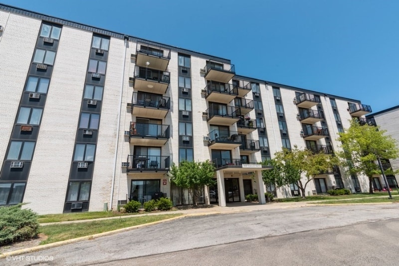 9098 W Terrace Dr Unit 2H, Niles, IL 60714 Condo for Rent in Niles