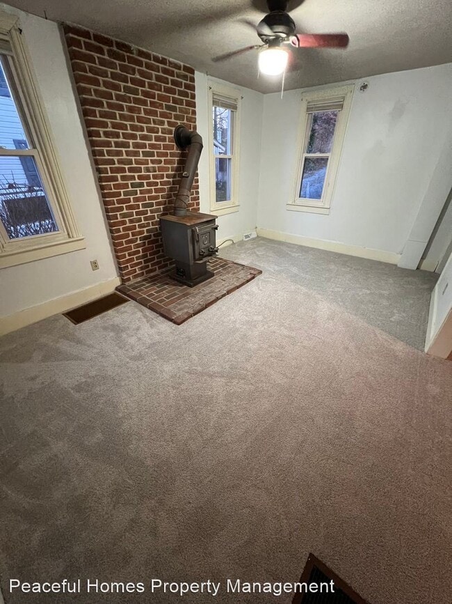 Building Photo - 3 br, 2 bath House - 2016 Main St