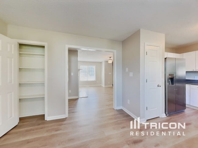 Building Photo - 1004 Spruce Dr