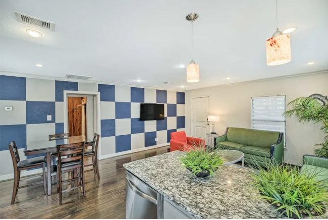 Photo - 2211 Blodgett St Apartment