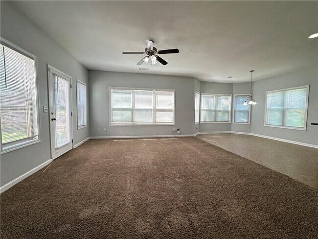 Foto del edificio - 1129 Ida Woods Ln SE