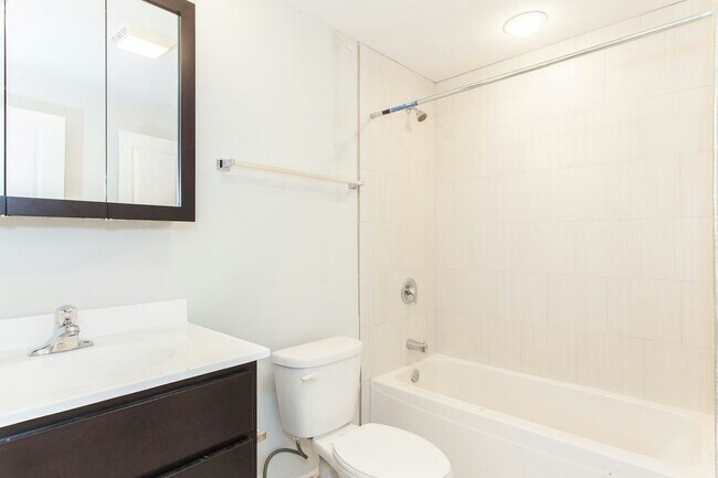 Foto del edificio - 2922 1/2 West Logan Boulevard, Chicago, IL...