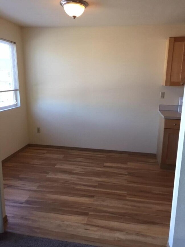 Building Photo - 2 bedroom in Seattle WA 98116