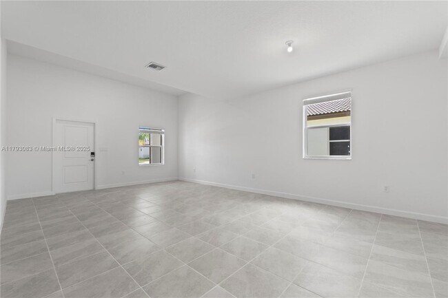 Foto del edificio - 2912 SE 23rd Ave