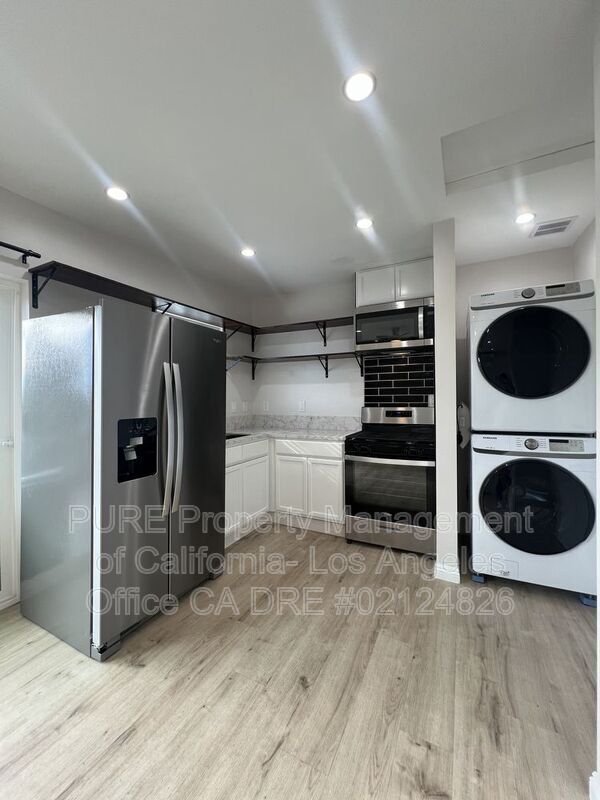 Foto del edificio - 670 W 2nd St