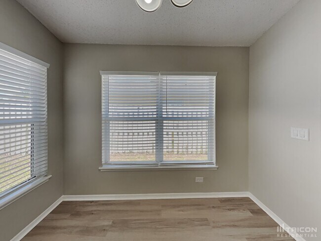 Foto del edificio - 1305 Timberbend Cir