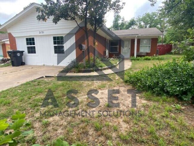 Building Photo - 7 Bedroom Home Available for Lease or Rent to Own!
