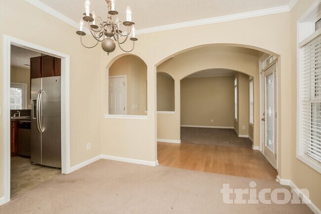 Building Photo - 585 Chastleton Dr