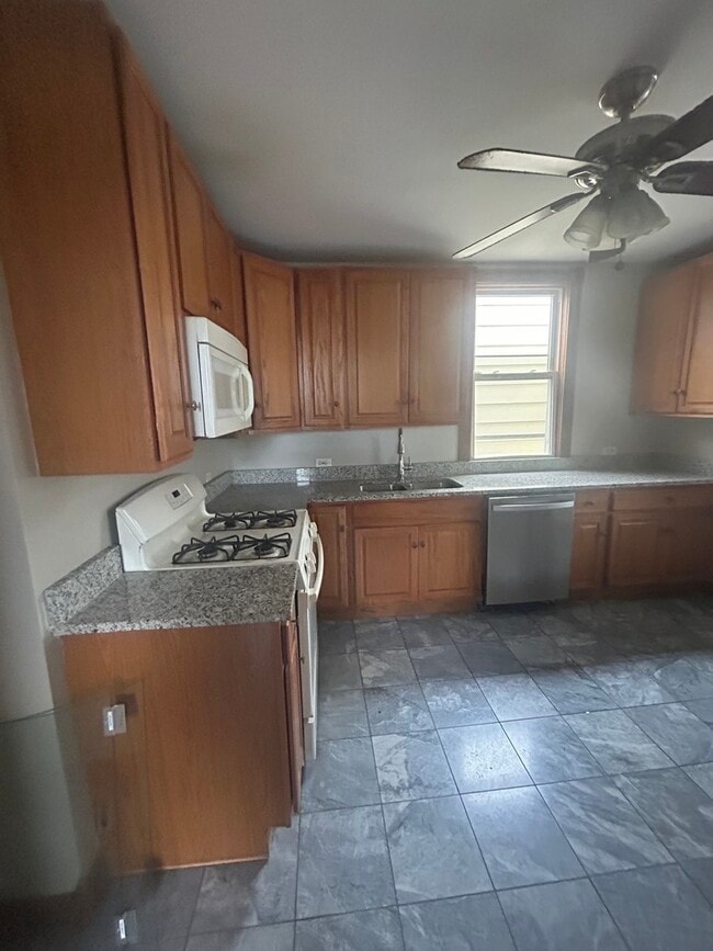 Building Photo - 3532 N Elston Ave