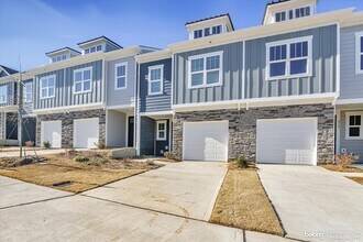 Building Photo - 2573 Ruby Dixon Xing Dr