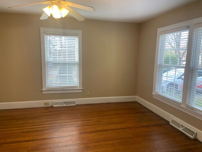 Building Photo - Three Bedroom Home Convenient to West Frie...