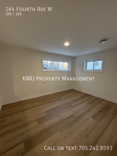 Photo du bâtiment - Two Bedroom Basement Apartment with Yard