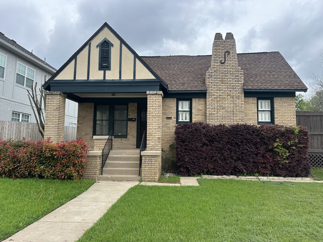 Primary Photo - 2600 Lubbock Ave