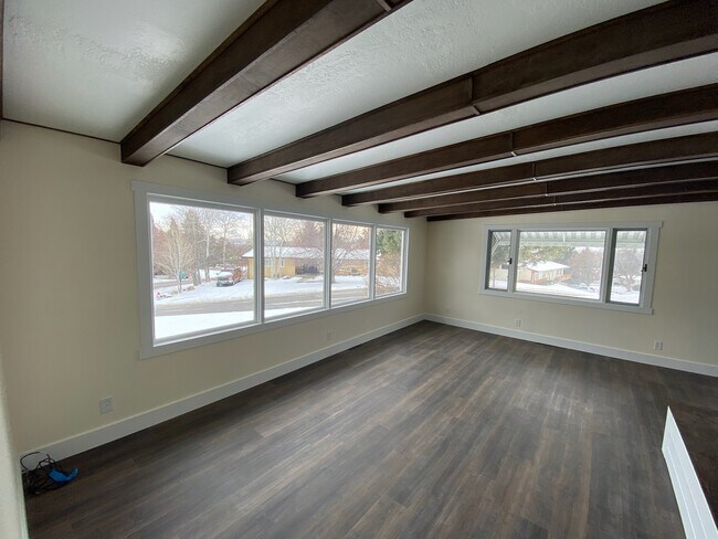 Foto del edificio - 2305 Fairway Dr