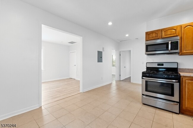 Building Photo - 357 Nesbit Terrace
