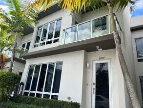 Building Photo - 6404 NW 105th Pl