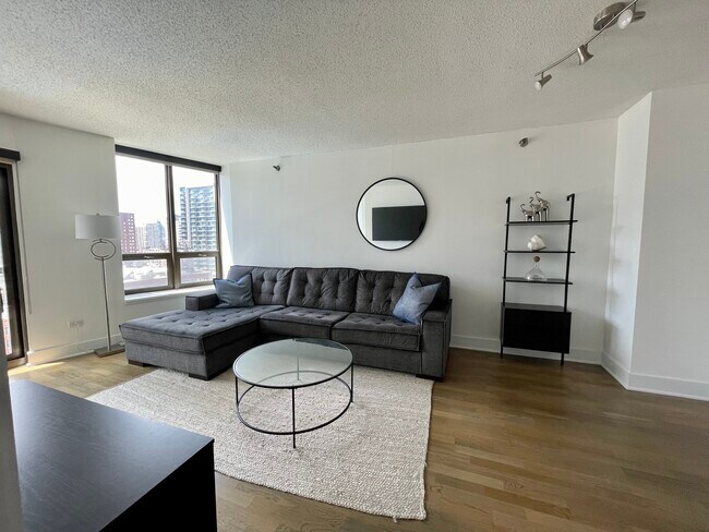 Building Photo - 400 N La Salle Dr