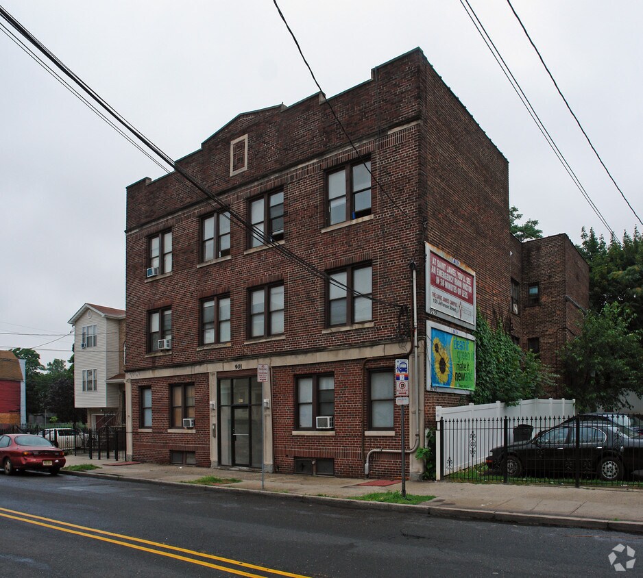 Primary Photo - 901 Bergen