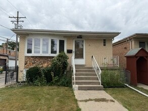 Building Photo - 4414 N Nagle Ave