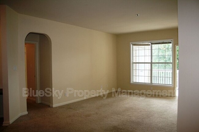 Building Photo - 300 Riverbend Dr