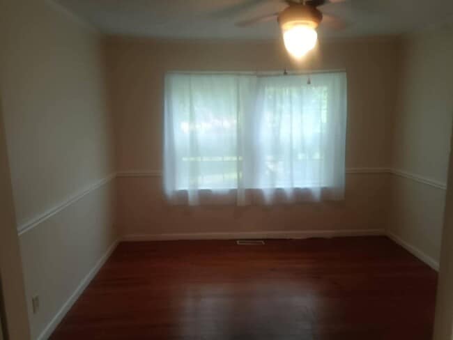 Foto del edificio - 5418 E 7th St