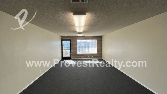 Foto del edificio - Office/Retail Space off Bear Valley Rd for...