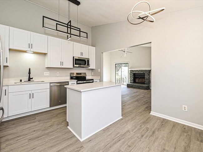 Building Photo - 6455 Tivoli Ct