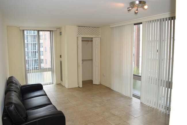 Living Room - 950 25th St NW