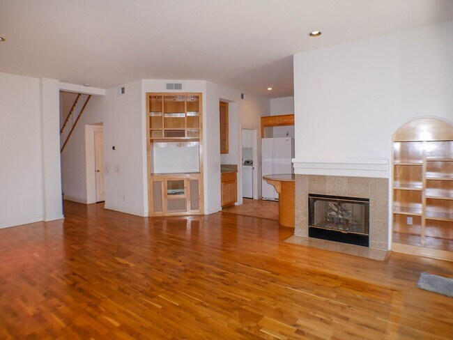 Building Photo - Beautiful Bankers Hill Home With Canyon Vi...