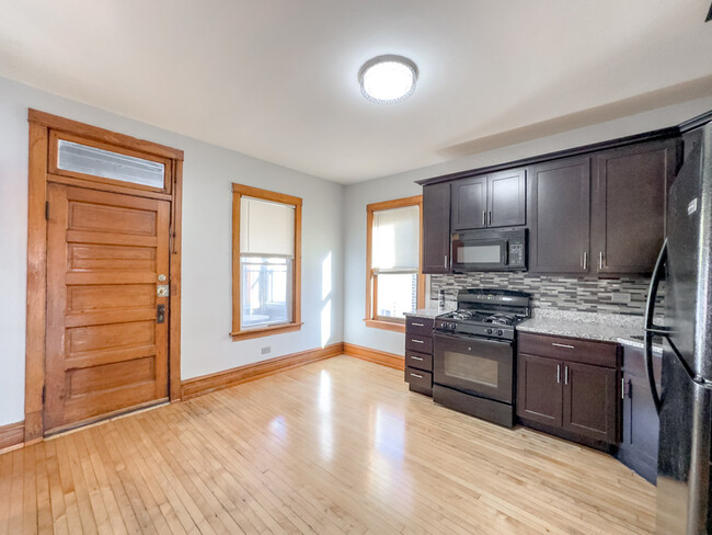 Building Photo - 4322 W Kamerling Ave