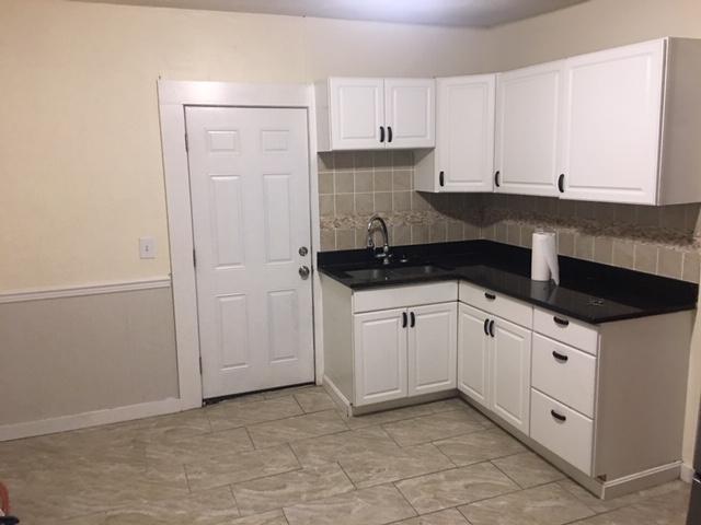 Kitchen counter - 969 Canterbury St