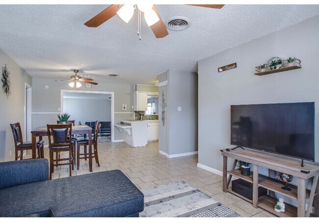 Building Photo - northwest lubbock home pre-leasing for mid...