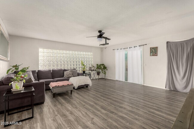 Foto del edificio - 7006 N 14th Ave