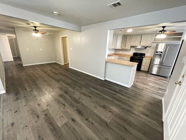 Building Photo - 120 Bailey Ave, Bridge City TX 77611