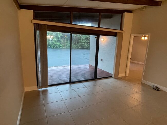 Building Photo - 952 Mockingbird Ln