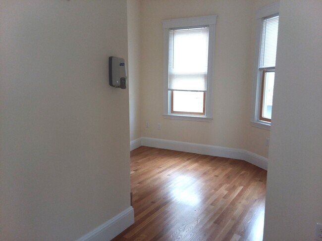 Building Photo - 144 Calumet St