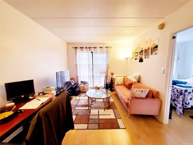 Foto del edificio - 149-15 Barclay Ave
