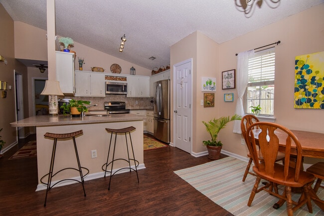 Building Photo - 8591 Waccamaw Ct