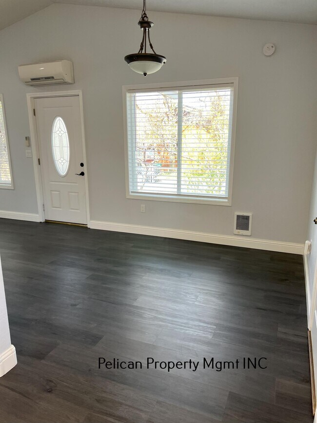 Building Photo - 620 Pelican St
