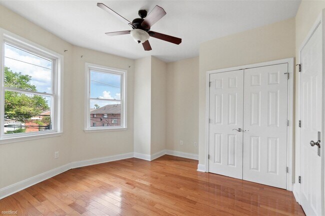 Foto del edificio - 5 br, 3 bath Duplex - 1424 WILLINGTON ST U...