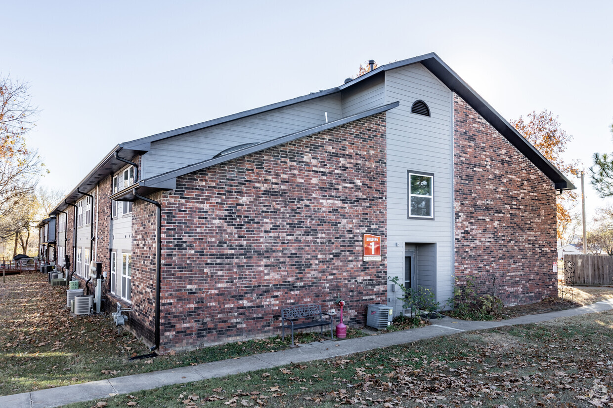 Primary Photo - Links Crossing Apartments Homes